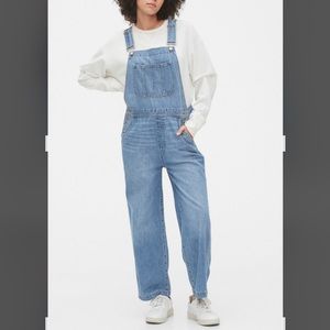 GAP womens denim wide leg overalls.